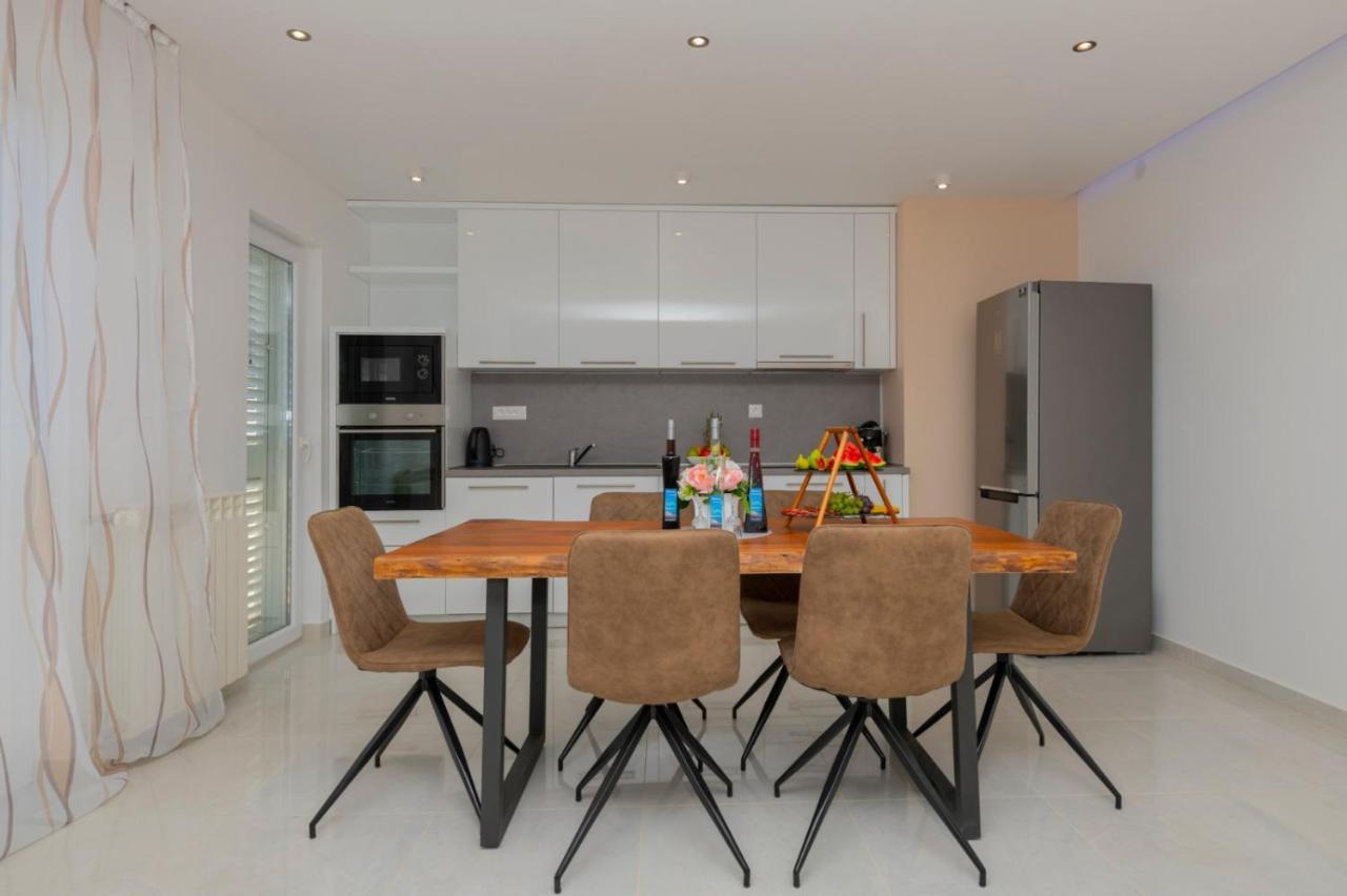 Apartments Radeljic Подстрана Екстериор снимка