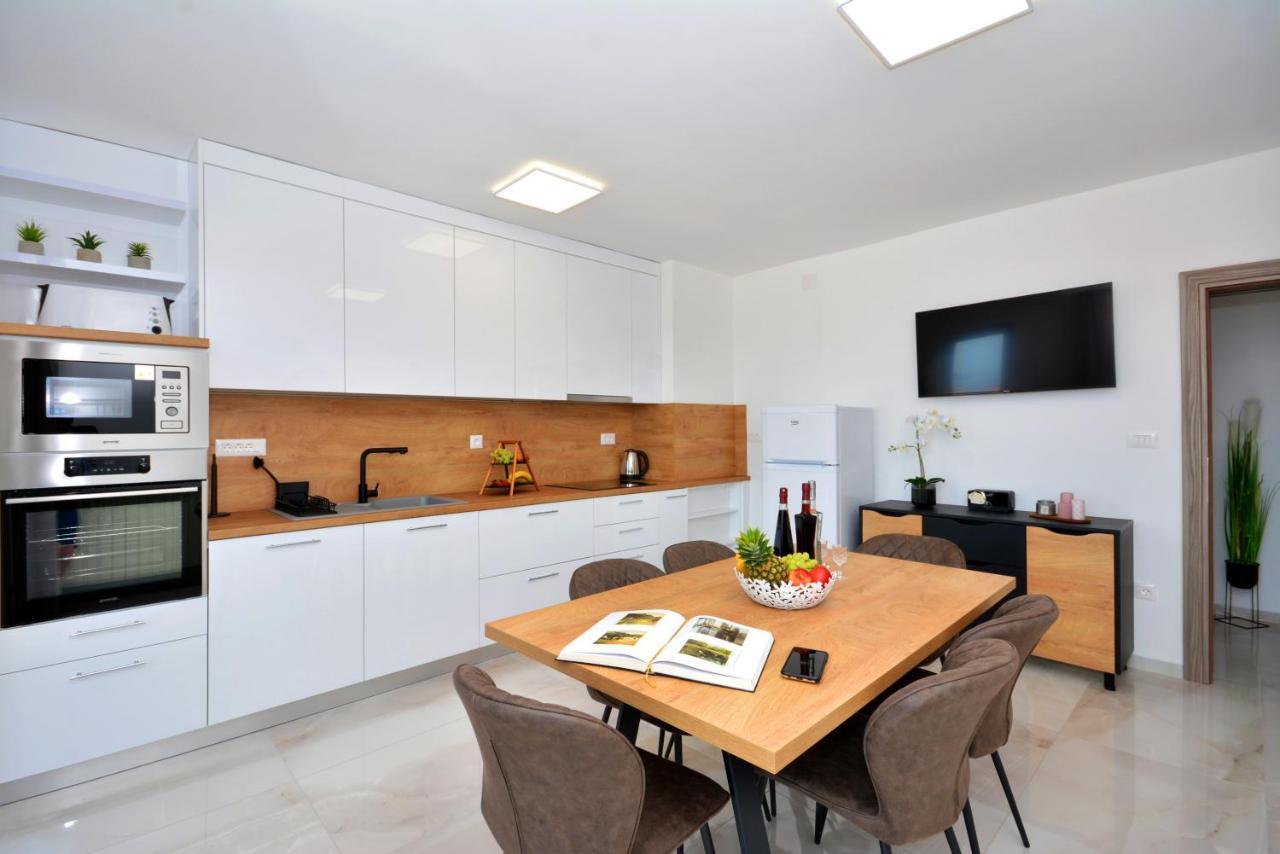 Apartments Radeljic Подстрана Екстериор снимка