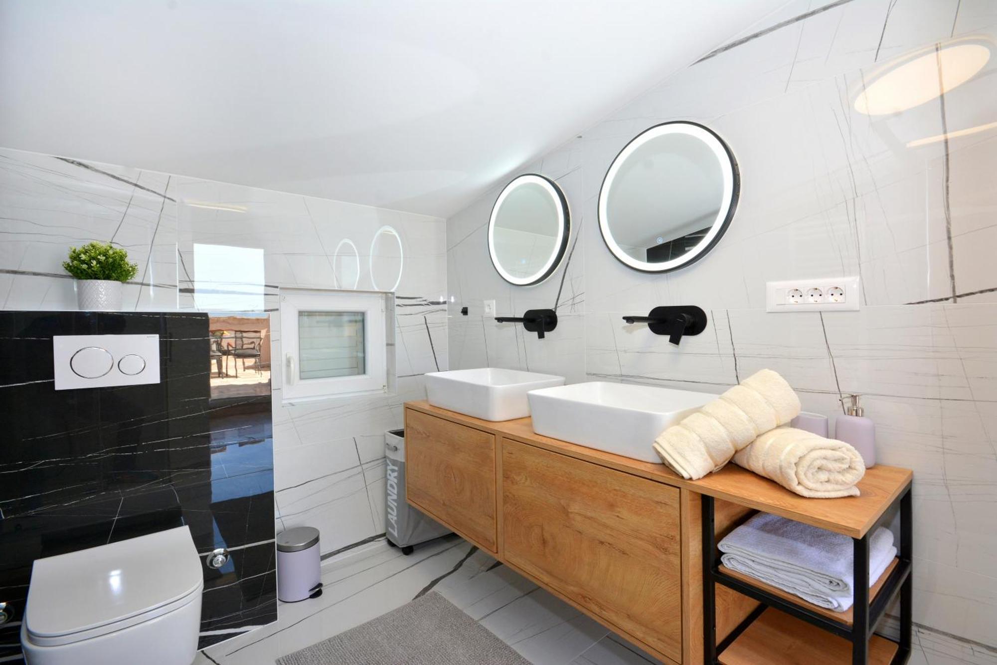 Apartments Radeljic Подстрана Екстериор снимка