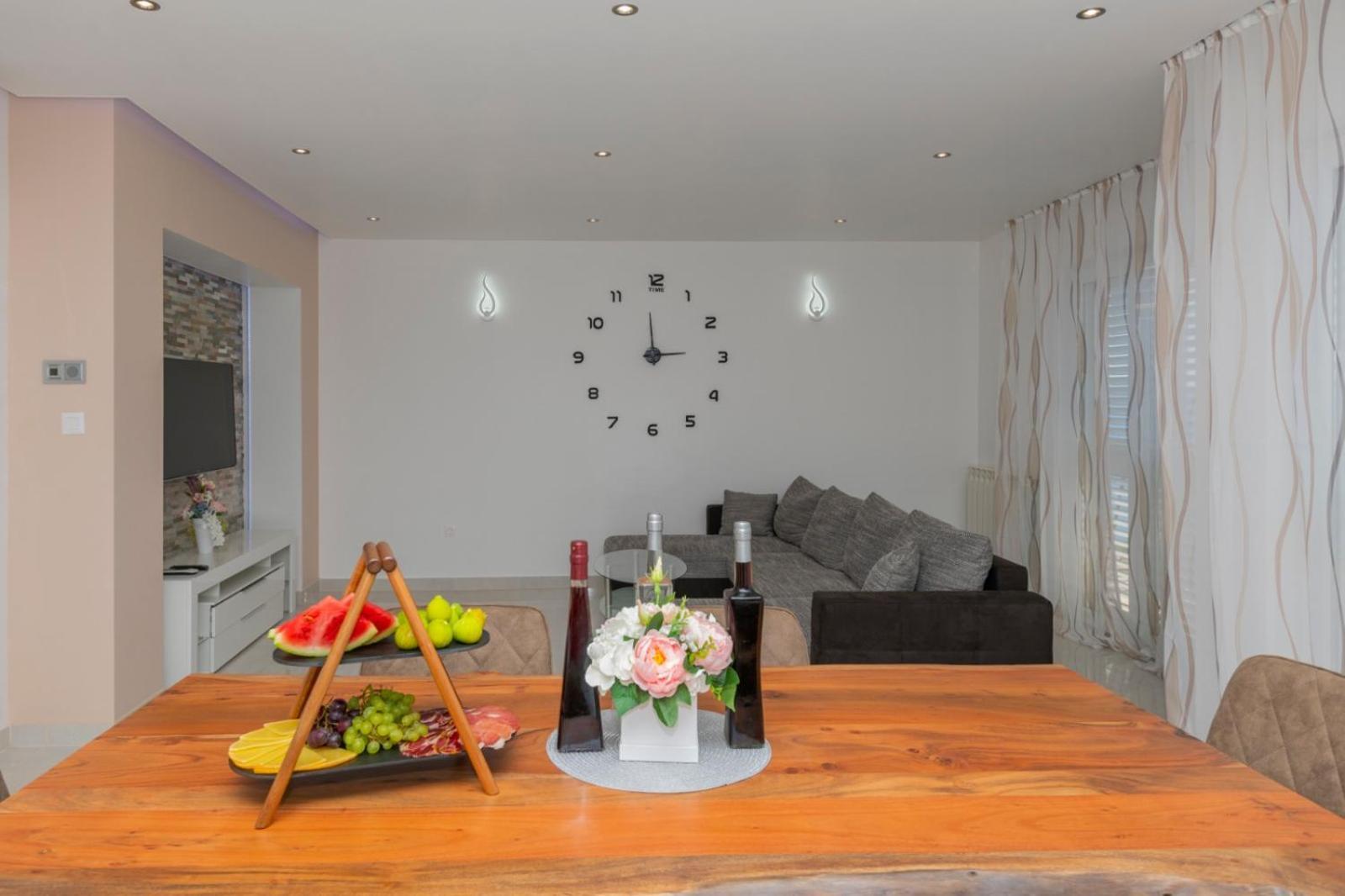 Apartments Radeljic Подстрана Стая снимка